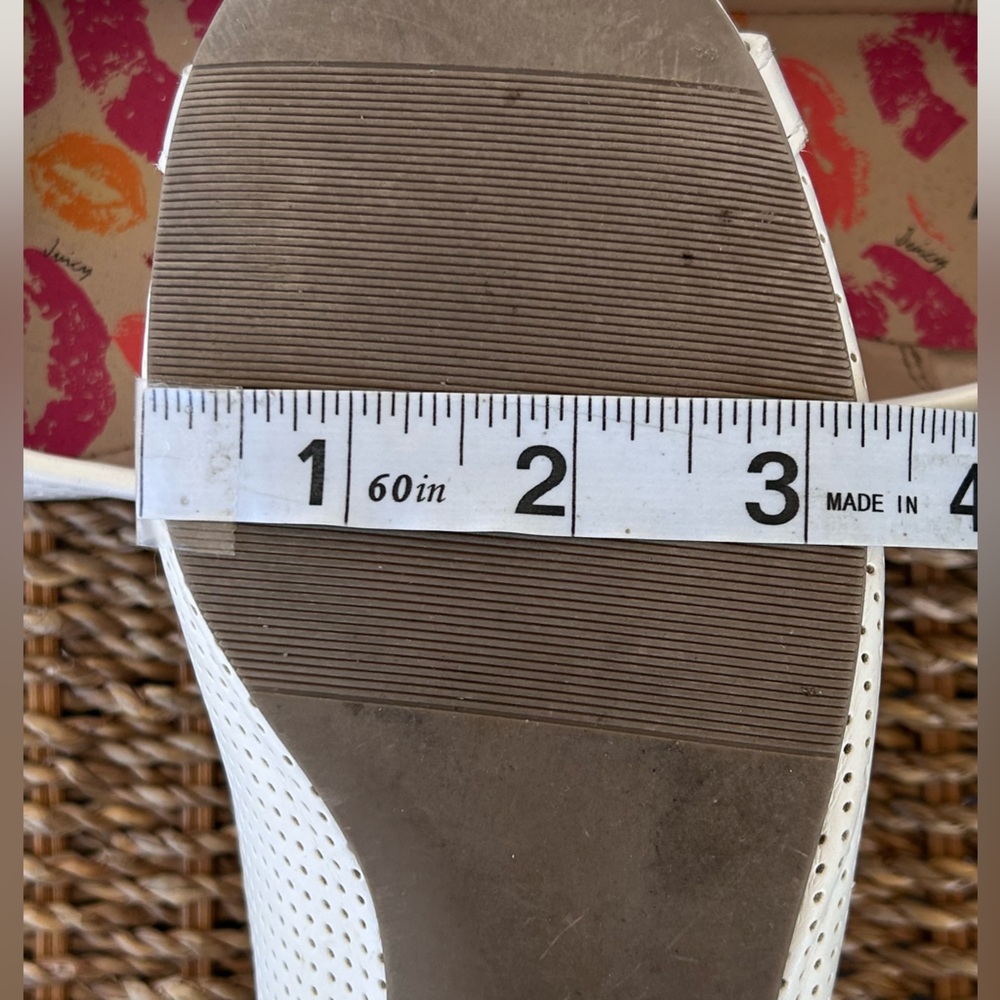 Juicy Couture Women’s Flow White Ballet Flats Gold‎ Buckle Logo Size 7M - Picture 10 of 11